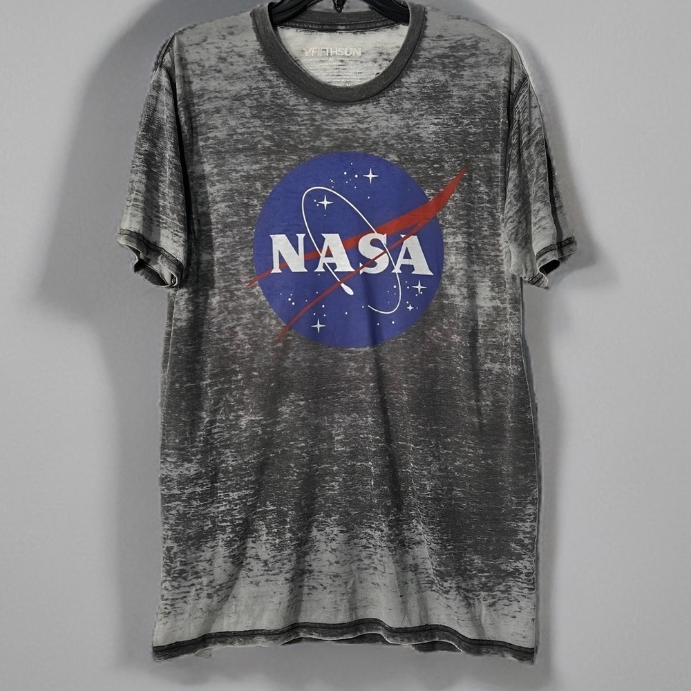 fifth sun / grey distressed nasa short sleeve top size medium